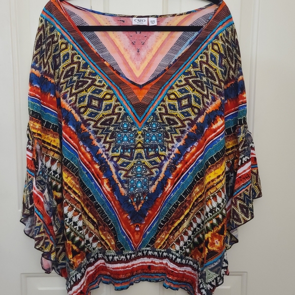 Colorful Geometric Patterned Top - Picture 3 of 15